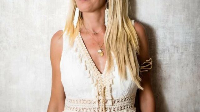 Sabrina_contact-scaled-min-768×1152-1